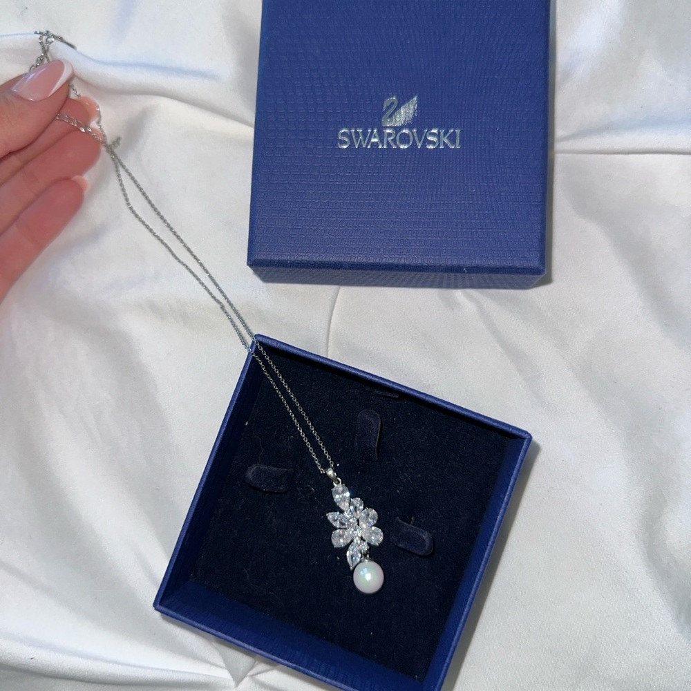 New Swarovski Silver Crystal Necklace